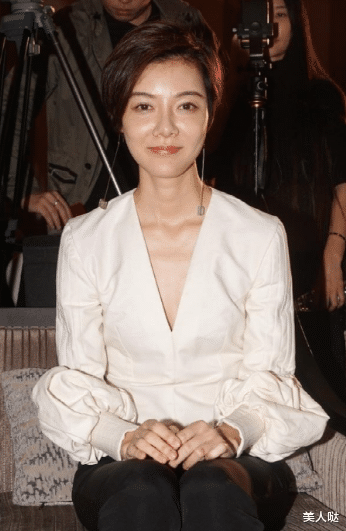 车晓|车晓厉害之处是气质把握得很棒,排骨胸看似瘦过头,穿衣却很高级