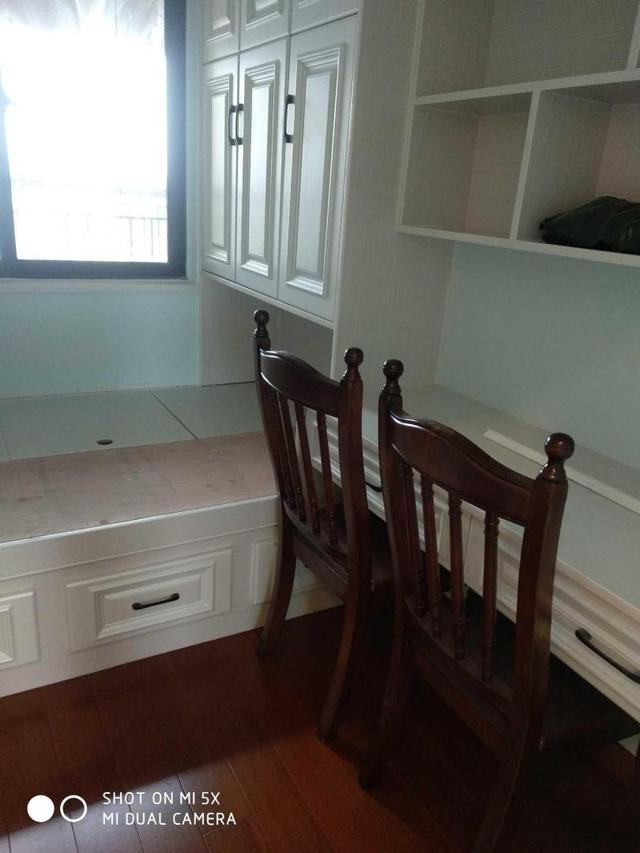 现代简装新房入住，自己花了6个月的时间装的，玄关柜太漂亮了