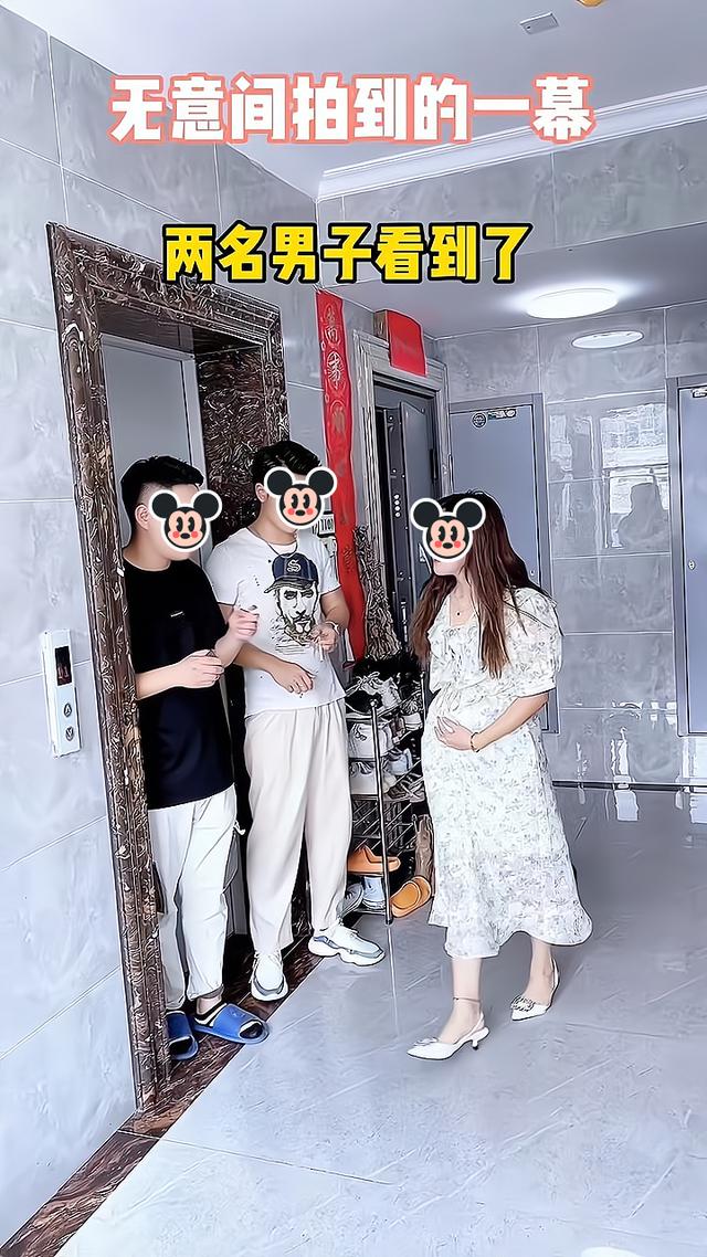 两男子在电梯口准备抽烟,看到有孕妇走过来,立马将烟收了起来