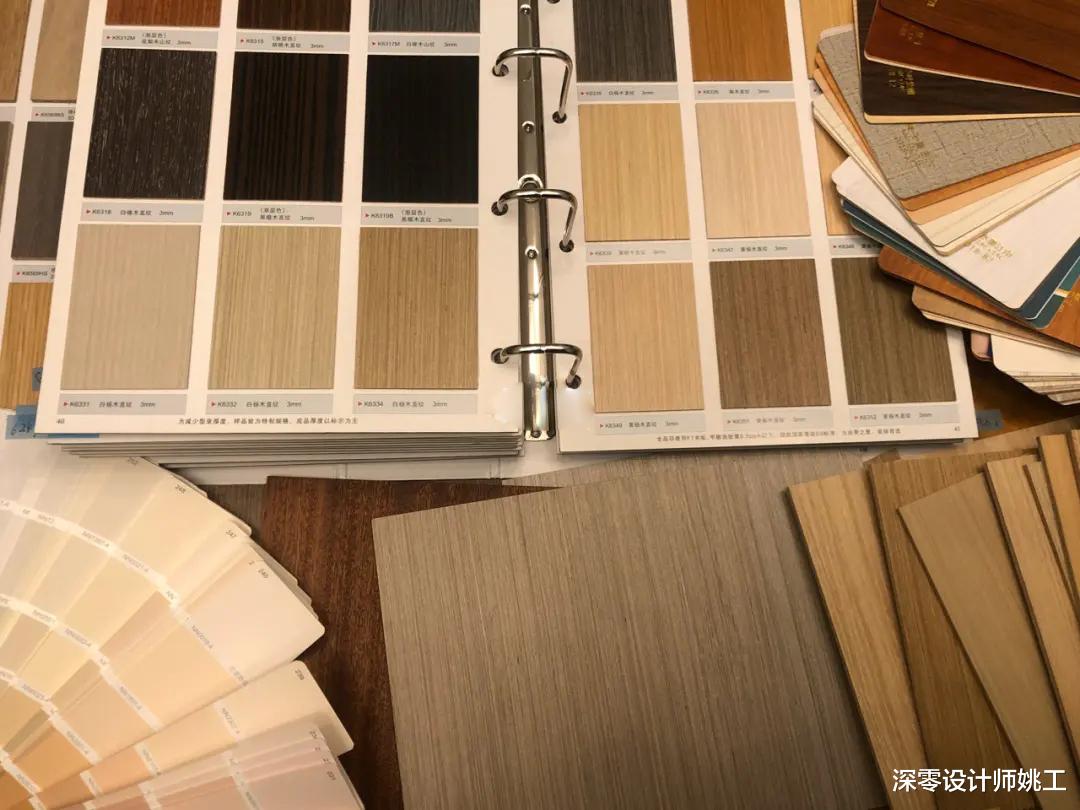 墙面大面积装饰首选木饰面,搭配隐形门,质感和档次蹭蹭上涨