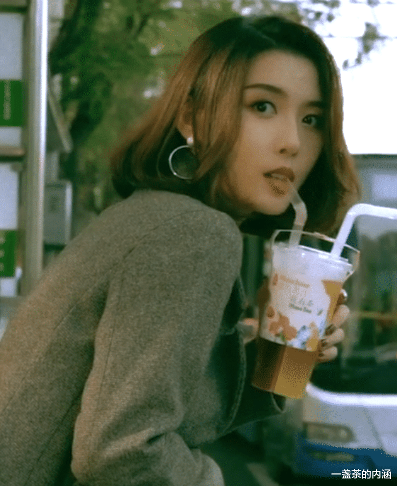 |聂小雨转型在模仿痞幼?钓鱼玩车炒CP穿瑜伽裤,网友直言她变了