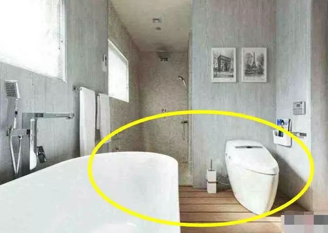 邻居卫生间不铺瓷砖反而铺木板,我开始笑他,听完才知省钱又好用