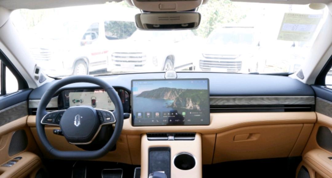 开完问界M5 EV,再换到特斯拉Model Y上,车主:对比差距一目了然