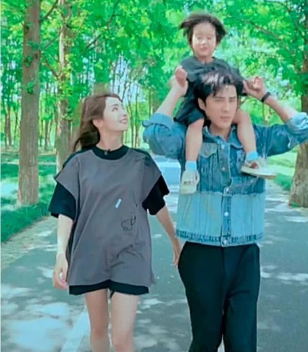 麦迪娜·买买提|麦迪娜晒出郊游照，三口人超有爱，麦迪娜的眼神满满的幸福