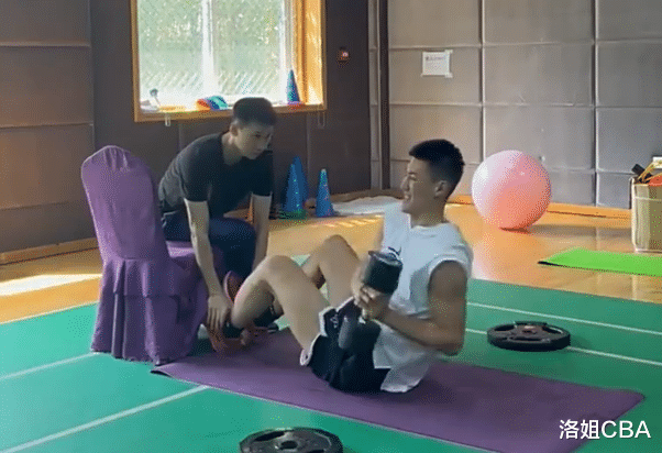 辽宁男篮|CBA三消息：辽宁后卫暂未归队，莫兰德已经回国，李玮颢苦练腹肌
