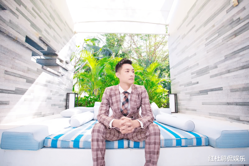 |主持人赵音奇近照曝光，央视辞职5年已改行，帅小伙变成中年大叔