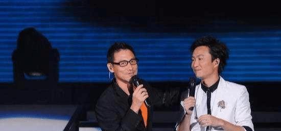 周星驰|华语影坛有两个怪人:一个拒做歌神接班人,一个拒做周星驰接班人