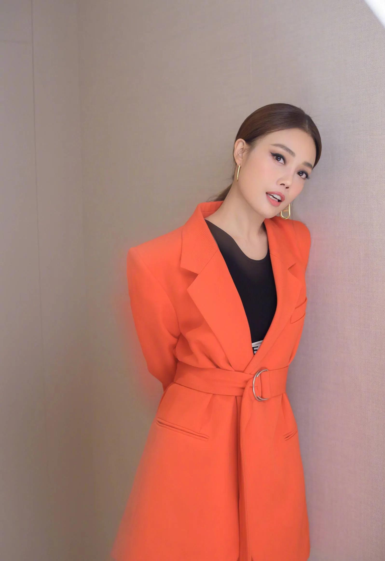 容祖儿|歌坛成熟女神女神容祖儿,热情似火、美艳动人