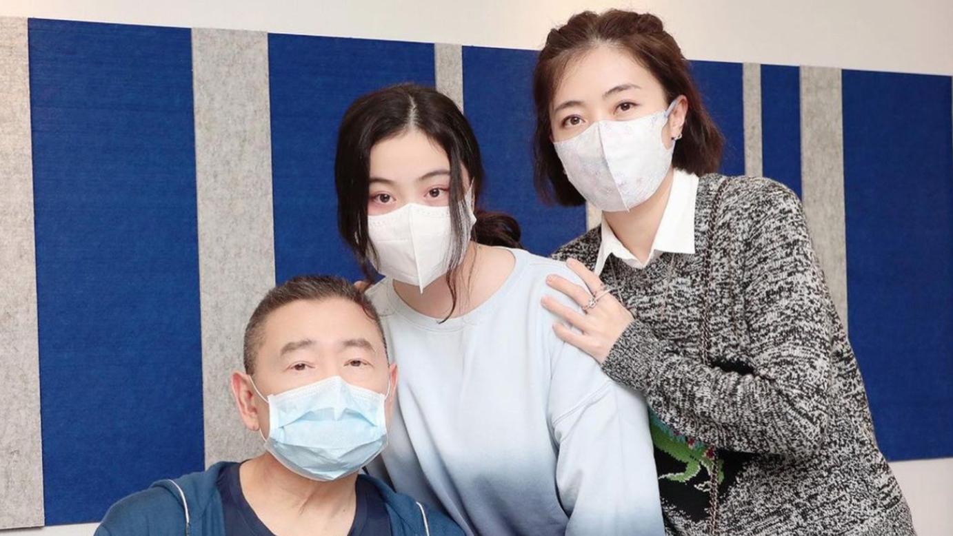 刘銮雄|刘銮雄14岁女儿首家餐厅将开业，选址在基层区域，不定期免费送饭