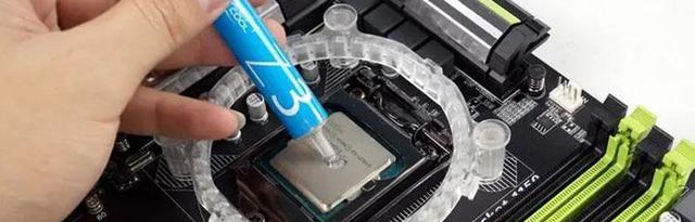 电脑CPU上的硅脂怎么涂？可按照这几个步骤操作，非常简单