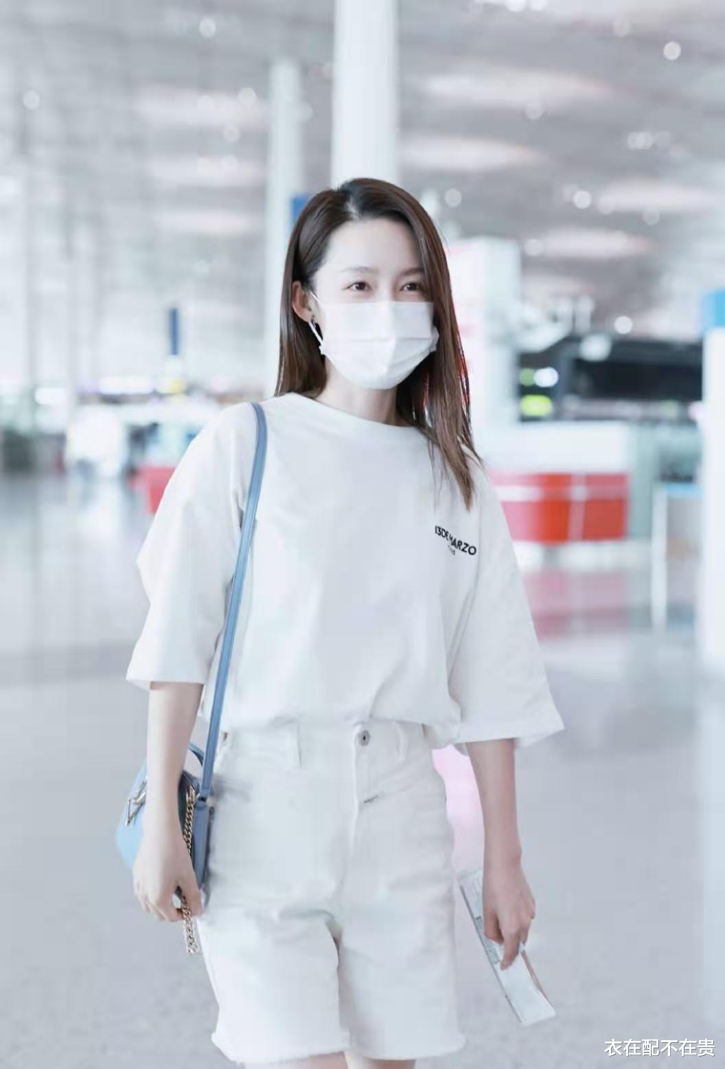 赵本山|李沁身材好真占便宜，别人穿T恤短裤很普通，她却穿得时髦又高级