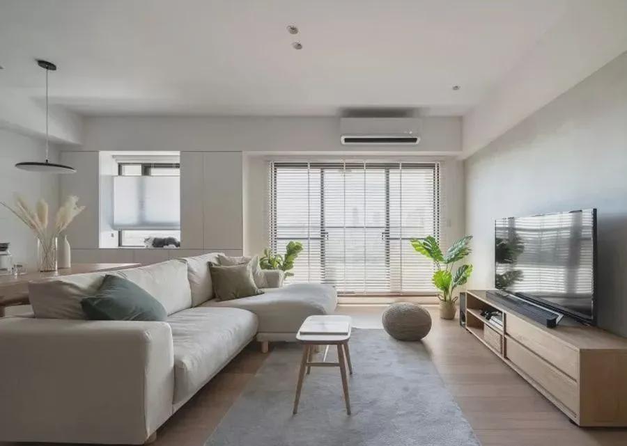 大白墙刷完就后悔了？4种家居布置小技巧，让大白墙也能很高级