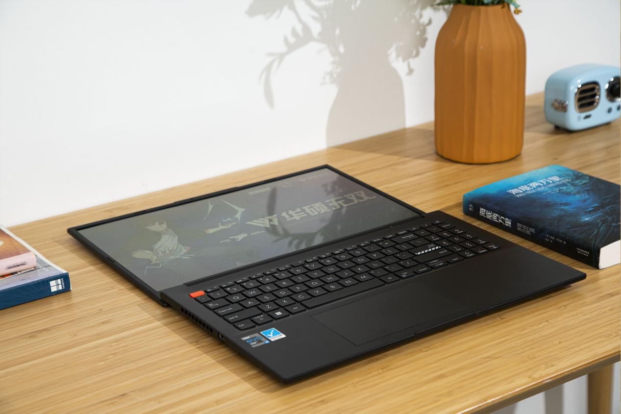 华硕|不到五千拿下全球首款120Hz OLED屏12代标压笔记本？华硕无双图赏