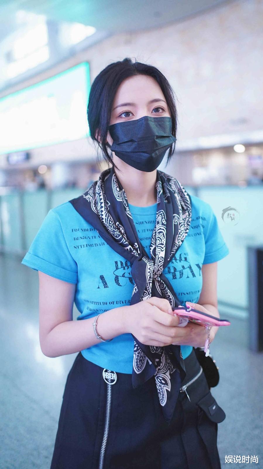 杨超越私服透着小心机,明明一身辣妹风,却穿出了复古的潮流感