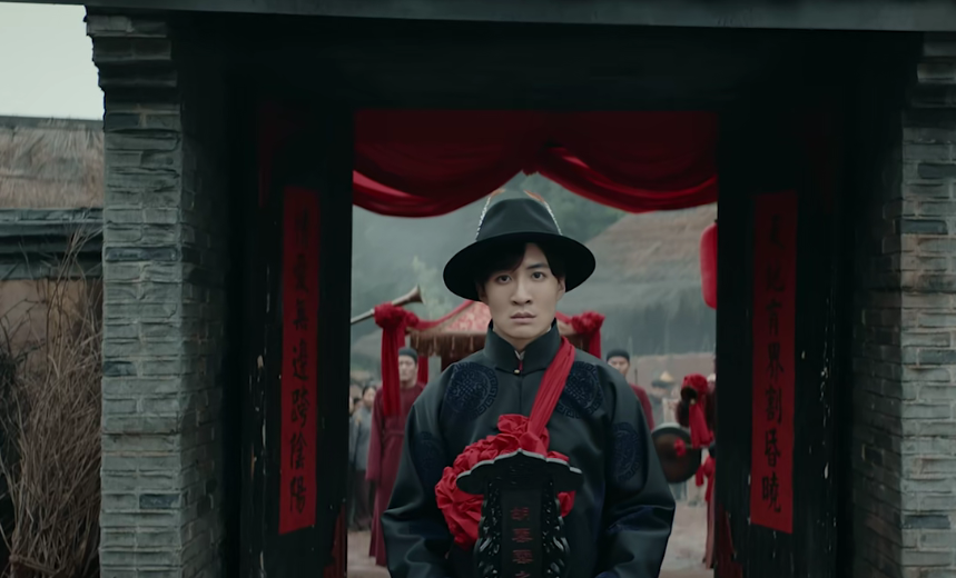 吴中天|首播拿下榜单第一,《山村狐妻》令观众成功入坑,悬疑片有王炸了