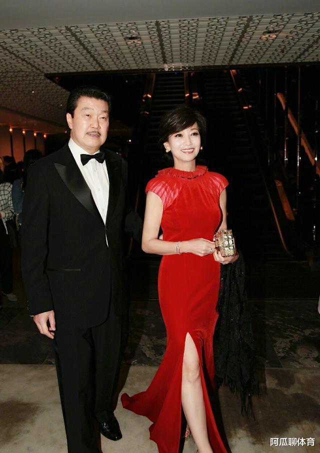 赵雅芝|68岁赵雅芝不惧38度高温跑步，穿着精致穿10厘米高跟鞋仍步伐稳健