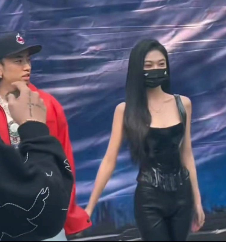 马思唯|离谱!马思唯和易梦玲登上热搜第一!但居然有网友喷马思唯配不上!