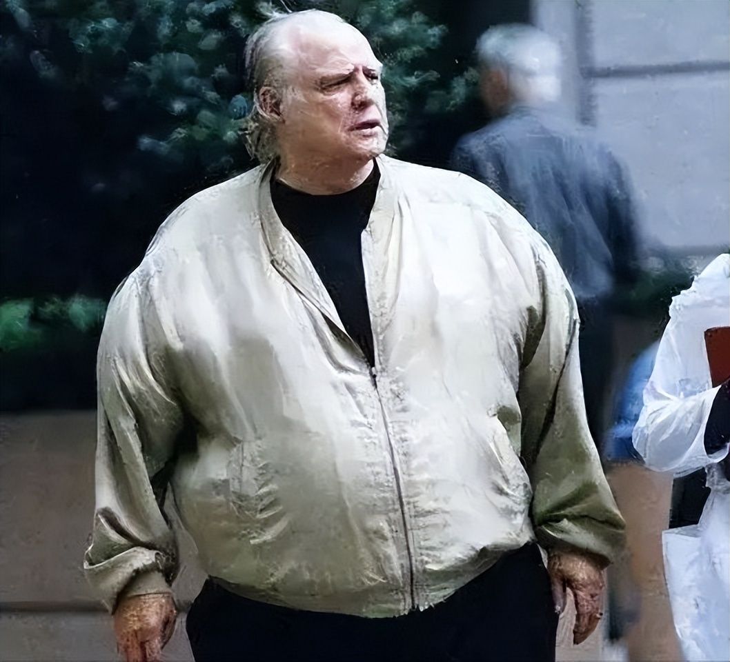 景甜|塔丽塔:大溪地混血美女,19岁遇到马龙白兰度,做了他43年的情人