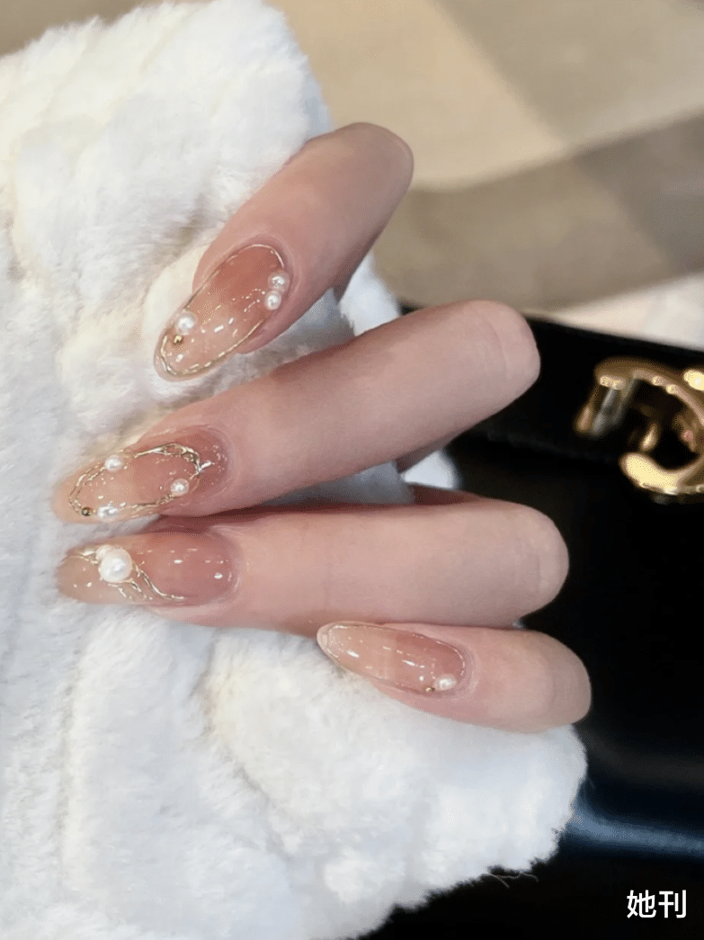 美甲 全网都在夸杨幂这个照片美,开春爆款已经预定