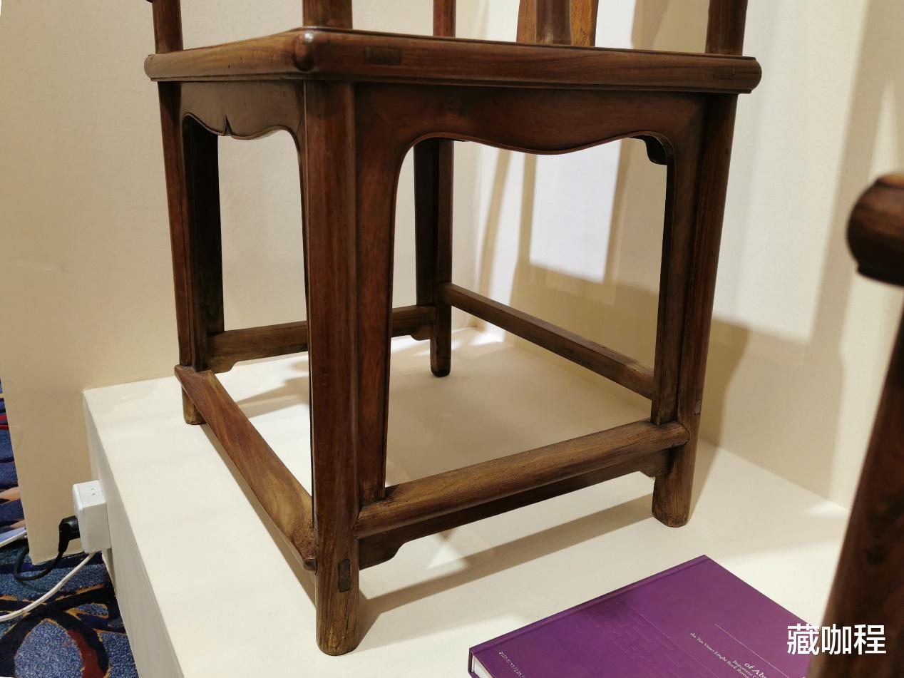 |托角牙子连做，黄花梨圈椅独板靠背不开光
