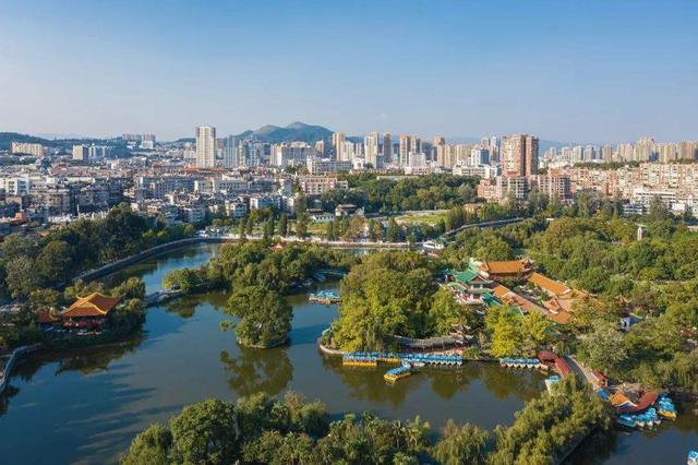 |中国唯一公认的“春城”，风景不输大理丽江，来的人都会爱上它