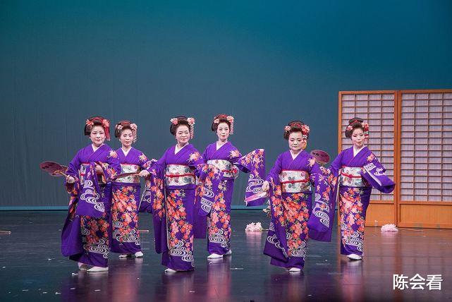 日本文化|万人坑跳日系舞, 花60亿建最日本风情街, 斩断日本文化渗透黑手迫在眉睫
