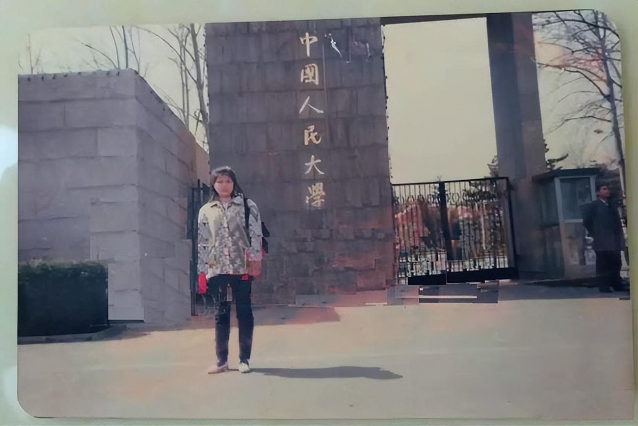 人大的女毕业生,嫁到山区生下六个孩子,竟靠着领取低保过日子