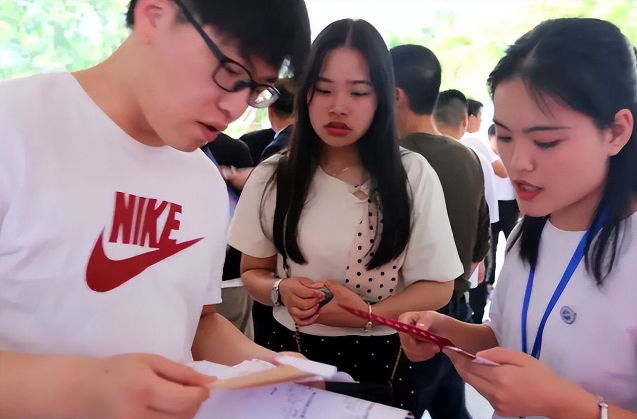 国企|国企单位年年招人，为啥大学毕业生却很少进得去？业内人给出答案