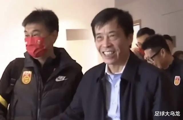 沙特队|1-1沙特后，陈戌源狂喜，决定发放拼搏奖，价值300万，于大宝没份