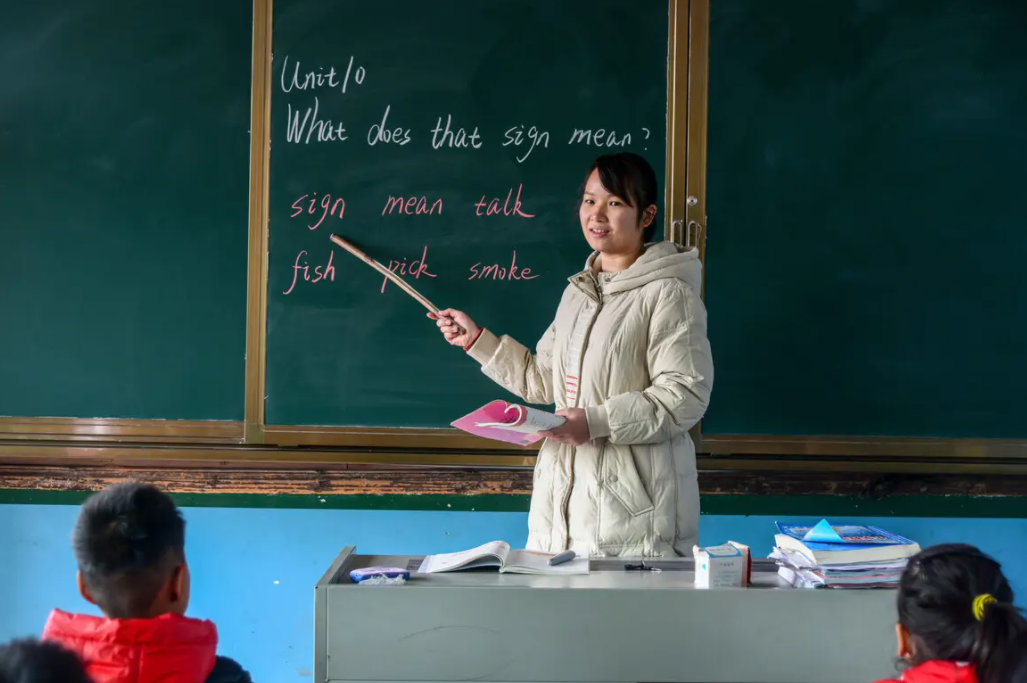 教师|网友举报：不允许教师辞职，还被威胁扣档案，教育局的回应很硬气