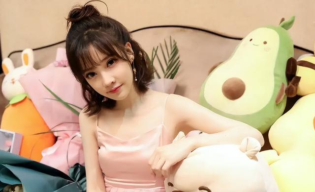 冯提莫|“斗鱼一姐”冯提莫，如今还是被时代抛弃了