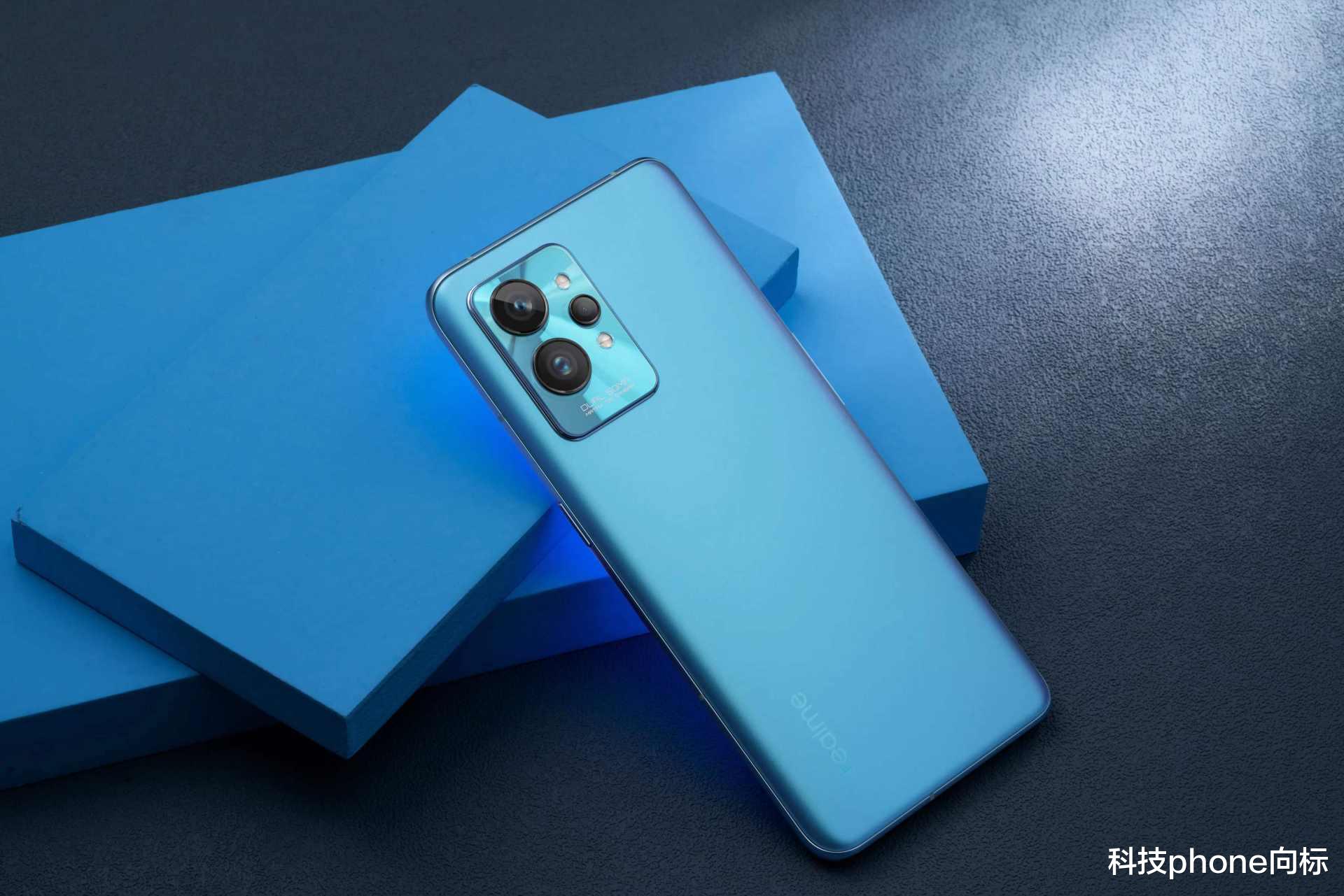 高通骁龙|真我GT2 Pro传来两个好消息：起售价降至3699元，新配色钛蓝上市