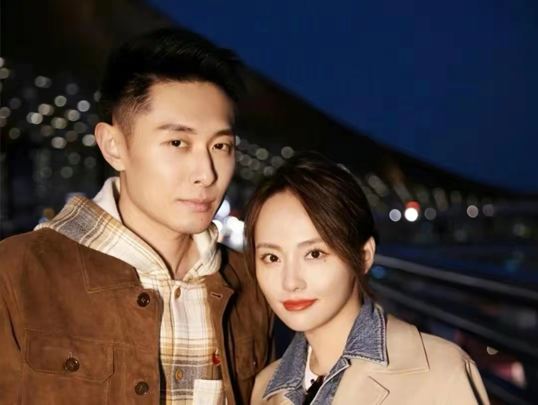 张嘉倪|张嘉倪回应，出轨后首现身，与好友聚会，气质端庄