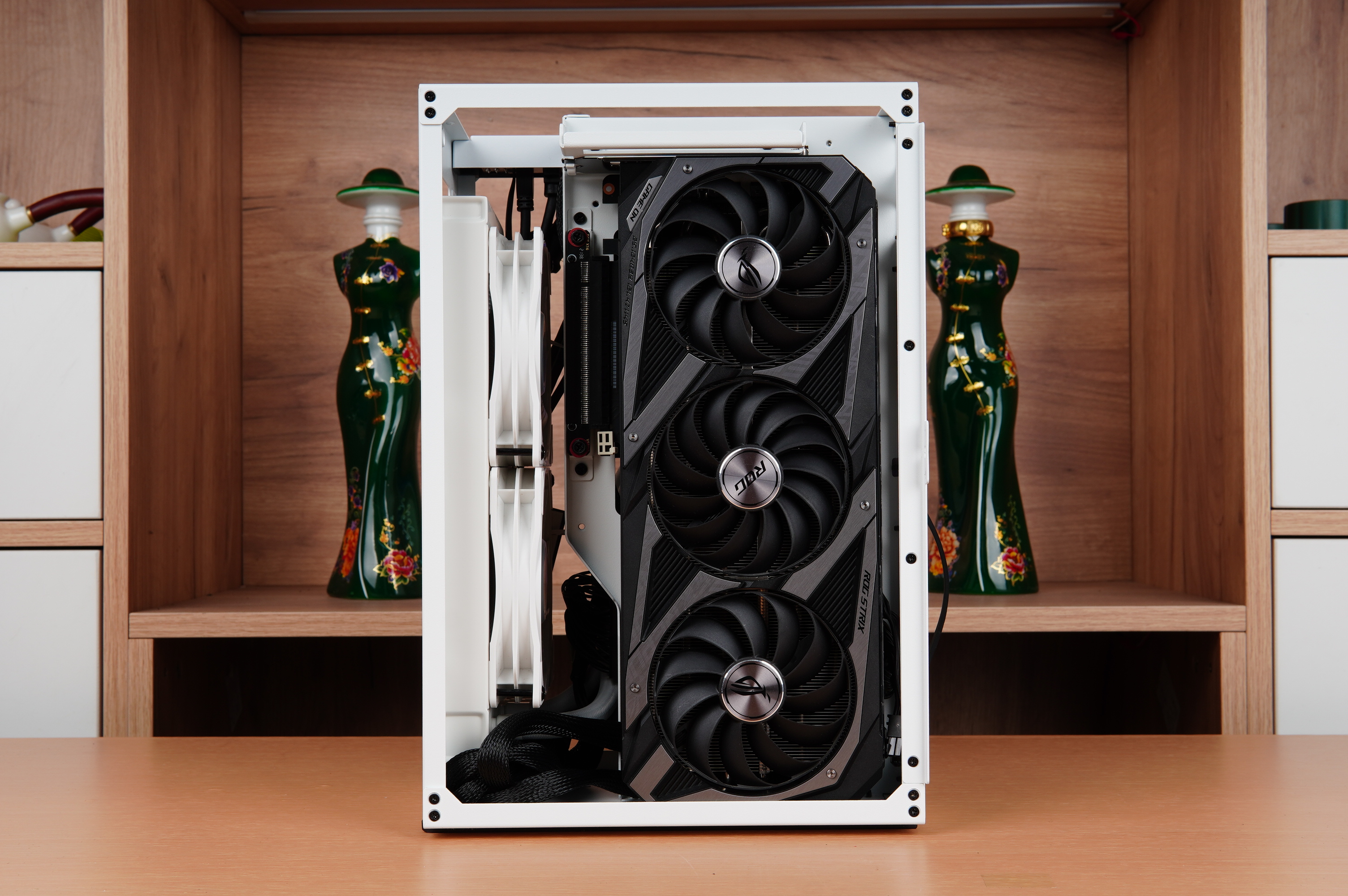 VR|非常像某種家里角落常見的籮筐，喬思伯VR3裝機實測