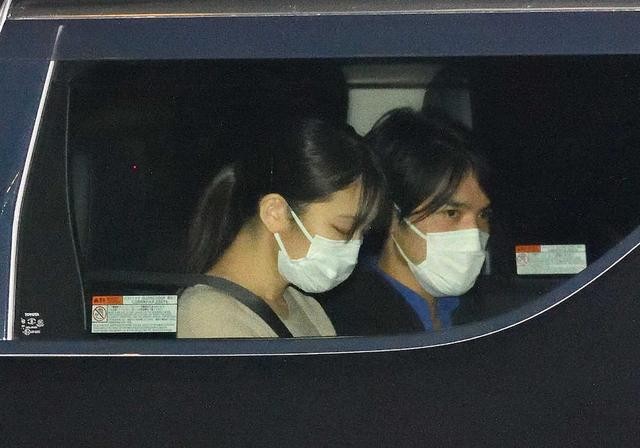 羽绒服 日本平民驸马爷久违亮相！将长发扎成马尾好个性，眉清目秀变帅了