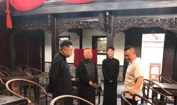 郭德纲|郭德纲惊喜空降三庆园,近照一言难尽,难怪烧饼孟鹤堂都哭红了眼!