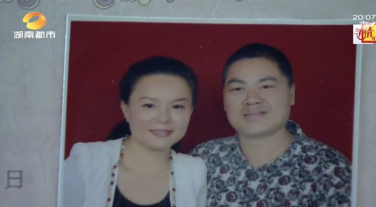 捉奸现场妻子撒泼撞墙寻死,面对铁证抵死不认,妻子:是我男闺蜜