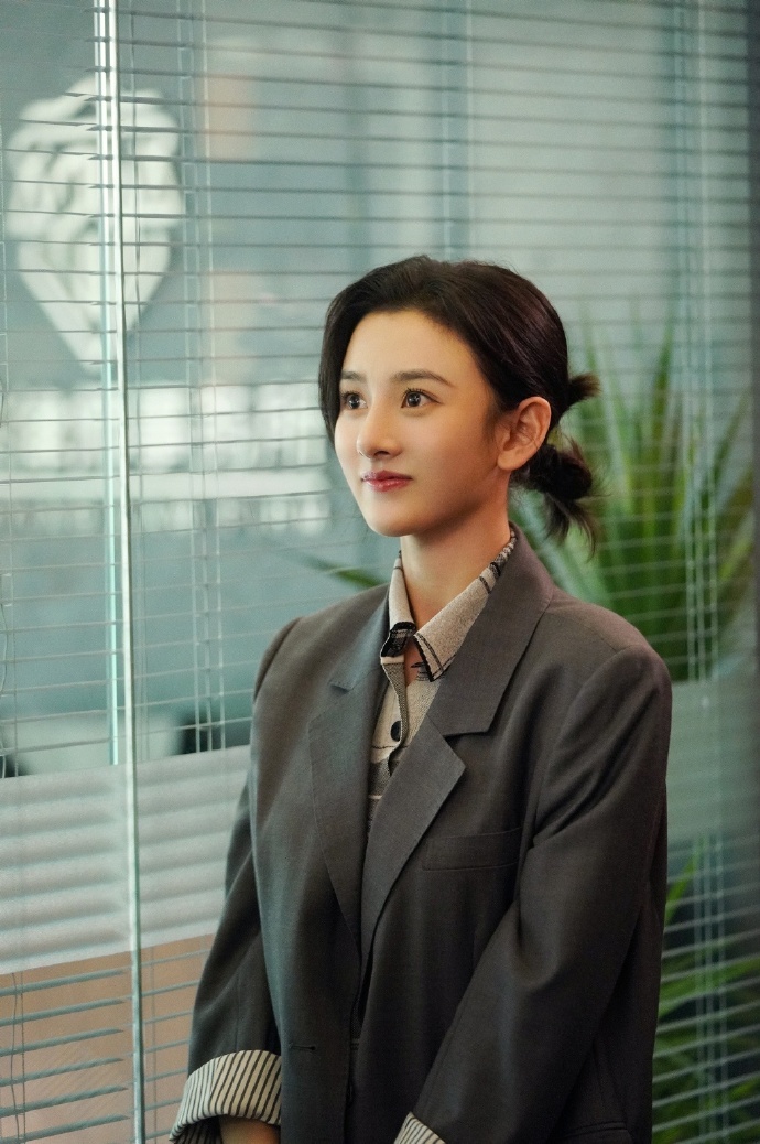 宋祖儿|宋祖儿真的不适合浓妆成熟角色,更适合青春本色的角色和妆容。