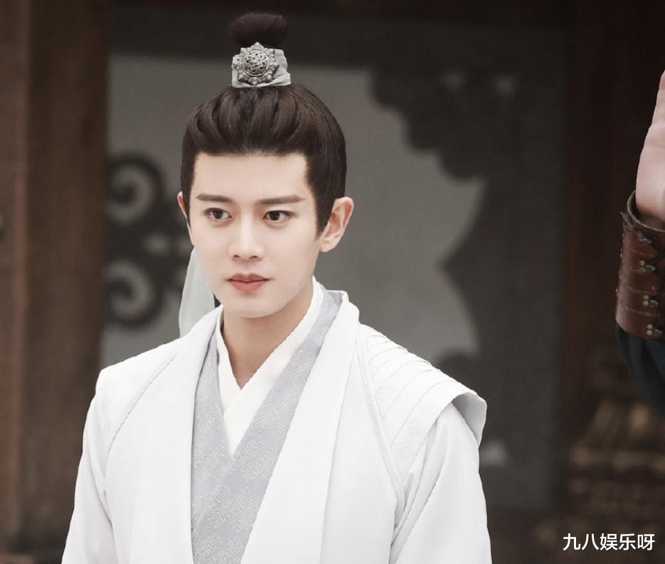 肖战|年度古装帅哥热度榜：肖战断层第一，任嘉伦、王一博紧随其后