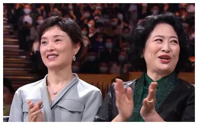 护肤 金鹰奖典礼殷桃拿视后！吴越留短发太大妈味，马丽飙泪开心又心酸
