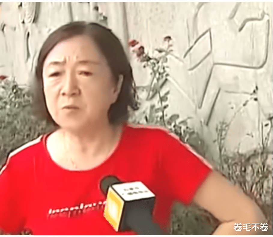 刚买的新房就被人霸占,判决书下来都赶不走,大妈:是我先住进来的