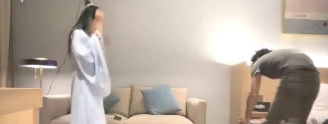 18岁女孩钟点房约会男网友,随之而来的是噩梦?网友:自重