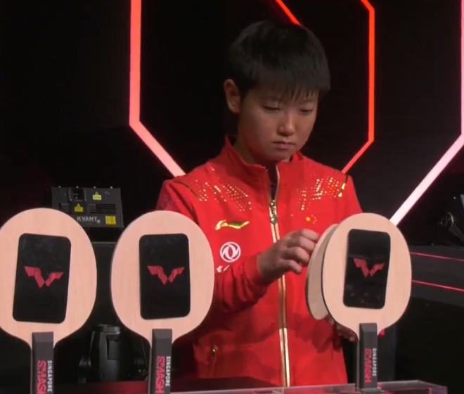 孙颖莎|大满贯签表出炉！国乒2大猛将首轮内战，孙颖莎苦练，累到蹲地上