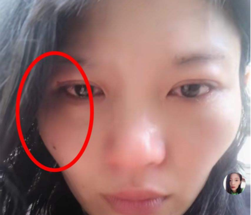 水泥西施:每天扛50吨水泥,靠卖惨吸粉百万,如今被揭穿下场凄惨