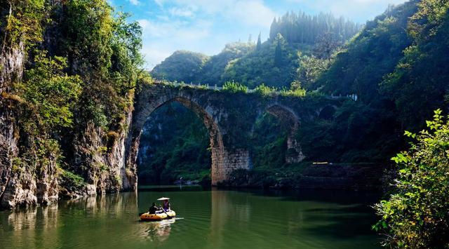 赛里木湖|桥与贵州旅游的神秘景区相连
