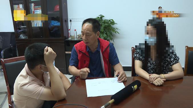 女子给工厂老板当情人,和老板娘一起三人生活,两次怀孕后被分手