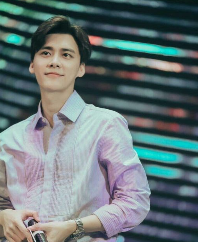 李易峰|李易峰:西装革履的帅气精英,帅气