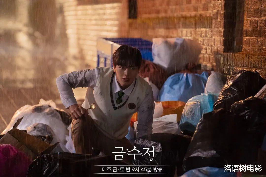 国产剧|《金汤匙》:穷小子用一把金汤匙逆天改命成为亿万富豪