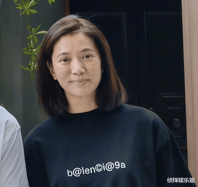 袁咏仪|张智霖袁咏仪吃美食，老夫老妻约会气氛浪漫，50岁靓靓素颜超美