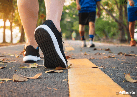 高血糖|43岁男子坚持晨跑，高血糖恶化，医生：跑步“1习惯”或是给胰岛挖洞